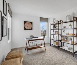 1757 Baler Ave in Aurora, IL - Foto de edificio - Building Photo