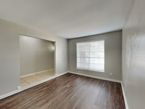 5602 Briarwick Ln in Houston, TX - Building Photo - Building Photo
