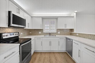 4517 NW 5th Ave in Boca Raton, FL - Building Photo - Building Photo