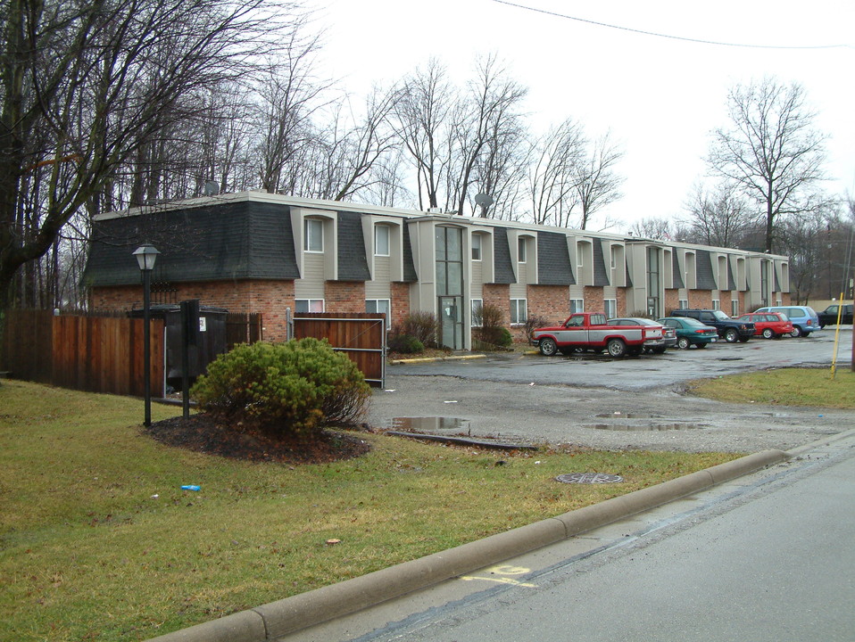 8-12 Lori Ln in Amelia, OH - Building Photo