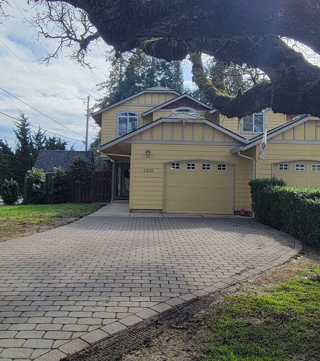 property at 1302 SW Wright St