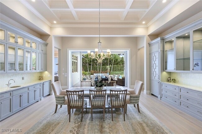 property at 425 Harbour Dr