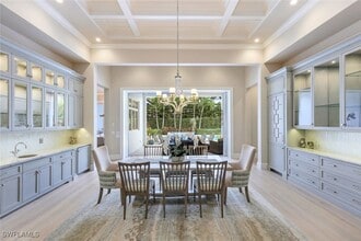 425 Harbour Dr in Naples, FL - Building Photo - Building Photo