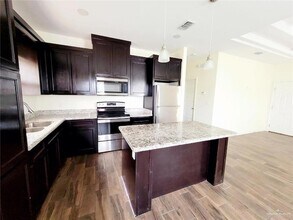 2001 Taft St, Unit 4 in Weslaco, TX - Building Photo - Building Photo