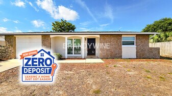6914 Tierra Verde St in Port Richey, FL - Building Photo