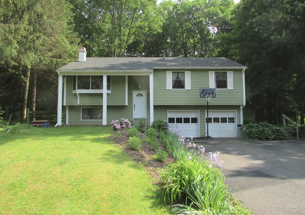 9 Cardinal Dr, Unit #A Upper in Ithaca, NY - Building Photo