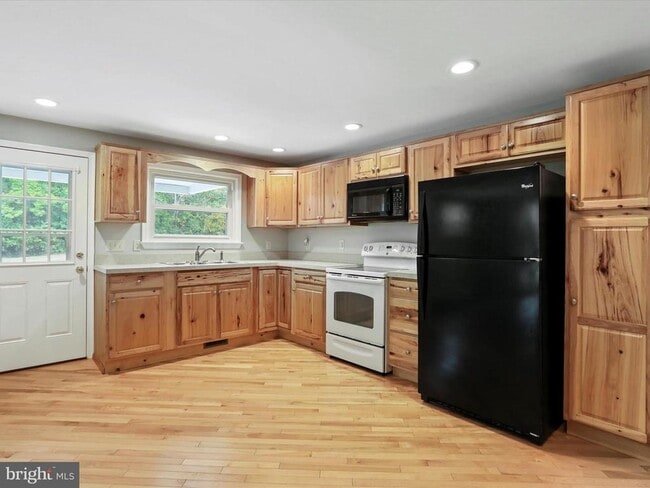 property at 20080 Fort Valley Rd