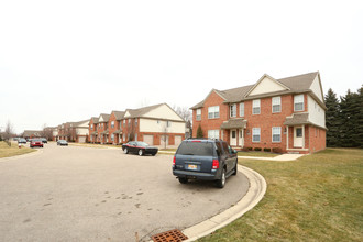 Turnberry Court in Southgate, MI - Foto de edificio - Building Photo