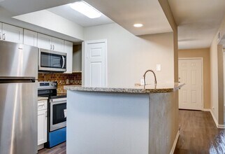 9020 Grannis St in Houston, TX - Building Photo - Building Photo