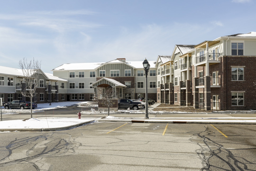 Heritage Lake Country Senior Living in Hartland, WI - Foto de edificio