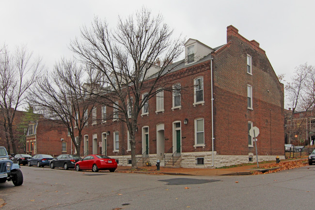 2405 Menard St in St. Louis, MO - Foto de edificio - Building Photo