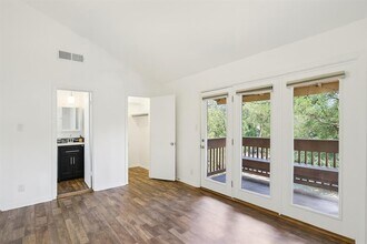 101 Blue Ridge Trl #C C in West Lake Hills, TX - Building Photo - Building Photo