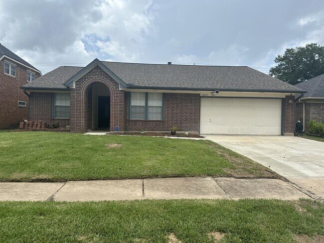 property at 16027 Surrey Woods Dr
