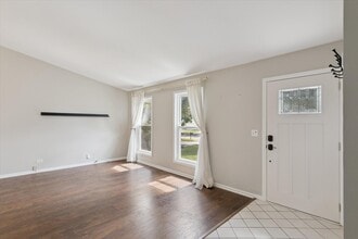200 Heath Pl in Westmont, IL - Building Photo - Building Photo