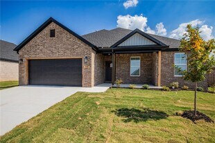 108 White Oak St in Gentry, AR - Building Photo