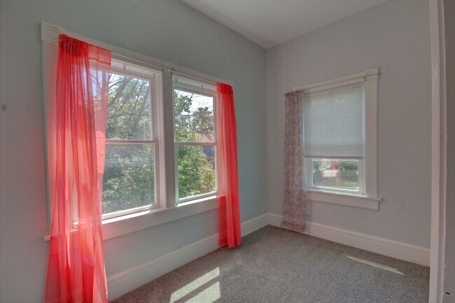 property at 520 W 7th St