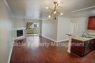 5515 Canoga Ave in Los Angeles, CA - Building Photo - Building Photo