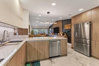 5611 Summerside Ln in Sarasota, FL - Building Photo - Building Photo