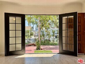 2927 S West View St in Los Angeles, CA - Building Photo - Building Photo