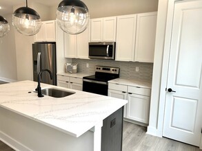 407 Strong Ave in Charlotte, NC - Building Photo - Building Photo