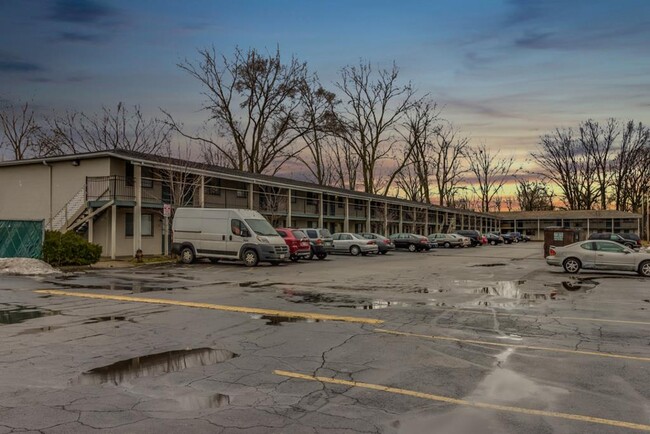 Winchester Place Apartments in Toledo, OH - Building Photo - Building Photo