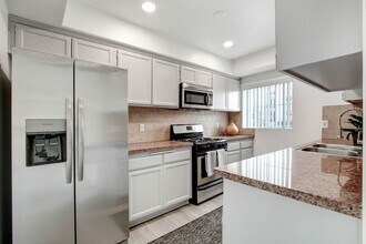 821 Wilcox in Los Angeles, CA - Foto de edificio - Building Photo