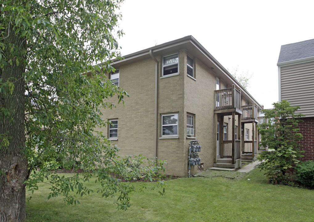 5009 S Lake Dr in Cudahy, WI - Building Photo