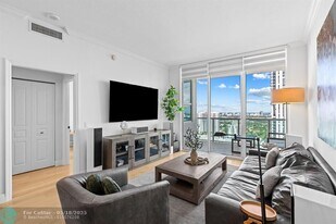 350 SE 2nd St in Fort Lauderdale, FL - Building Photo