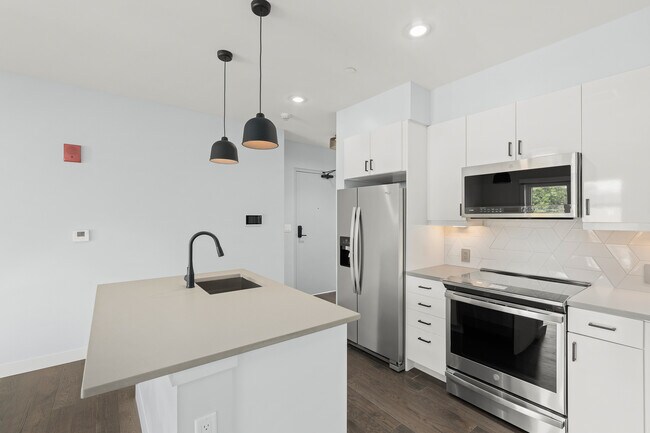 54 Auburn St, Unit 400 in Brookline, MA - Building Photo - Building Photo