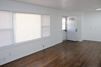 829 W Charles St in Independence, MO - Building Photo - Building Photo