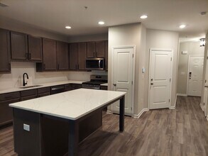 2879 Regal Park Dr NW in Atlanta, GA - Building Photo - Building Photo