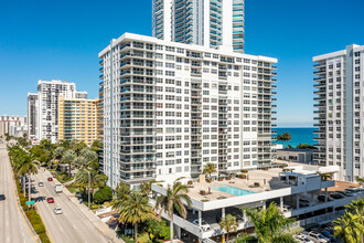 Aquarius in Hollywood, FL - Foto de edificio - Building Photo