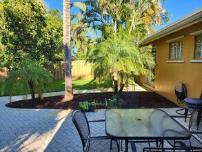 765 E Dayton Cir in Fort Lauderdale, FL - Building Photo - Building Photo