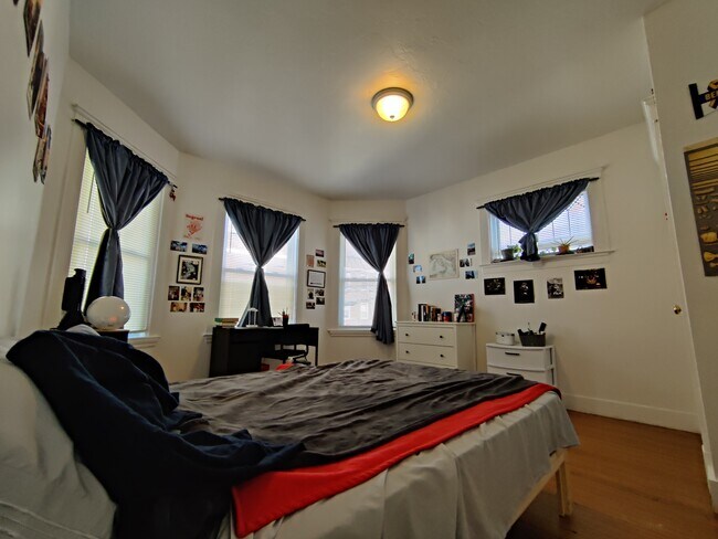 51 Gardner St, Unit 1 in Boston, MA - Building Photo - Building Photo