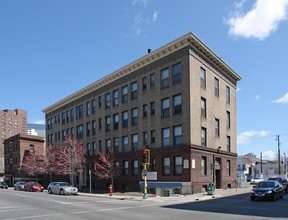 Soleil Apartments in Minneapolis, MN - Building Photo - Building Photo