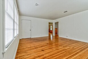 640 Parsons Dr in Beaumont, TX - Building Photo