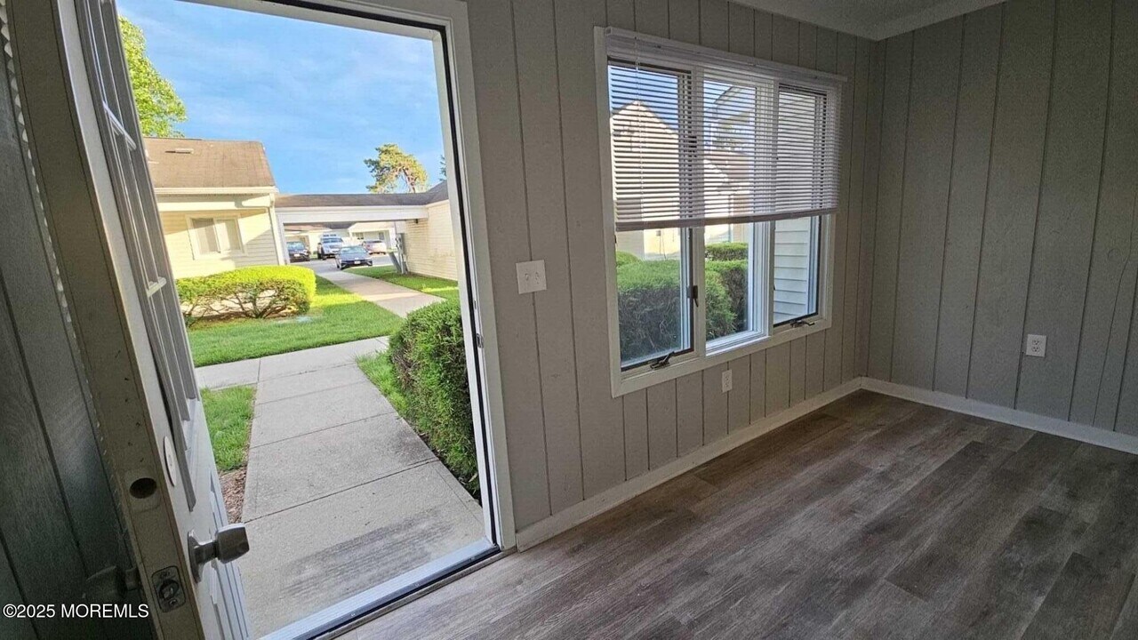 1700 NJ-37 in Toms River, NJ - Building Photo