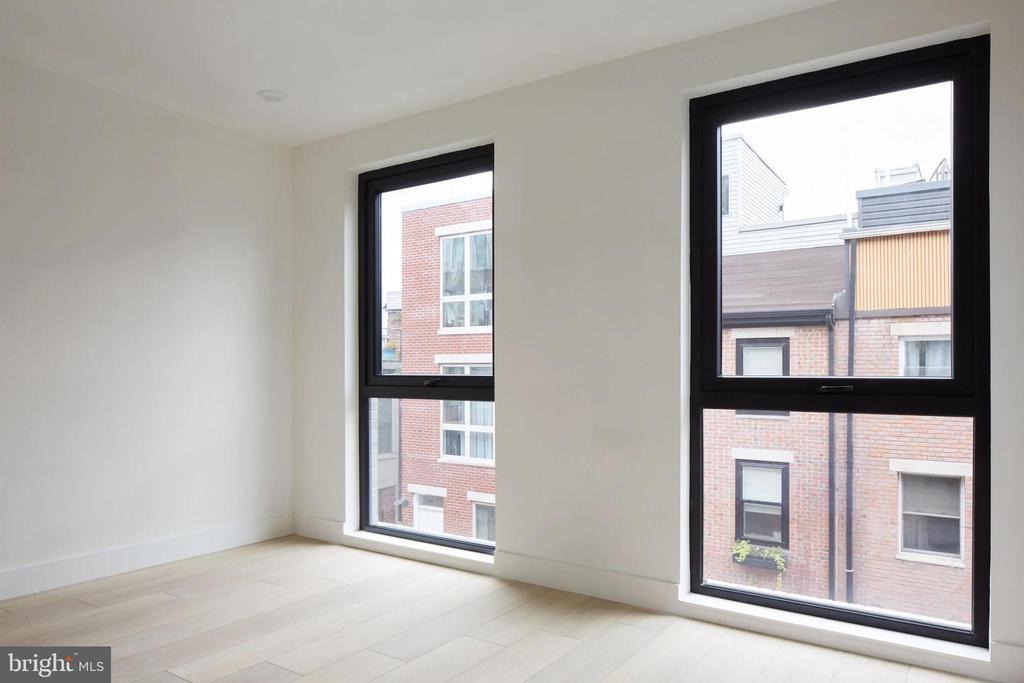 2007 Cambridge St in Philadelphia, PA - Building Photo