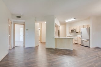 Eighth Street Manor in Fargo, ND - Building Photo - Building Photo