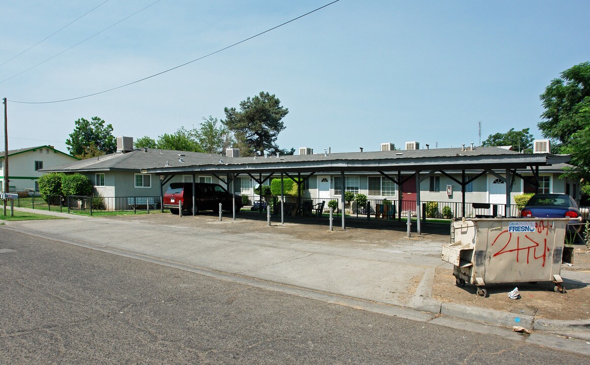 3341 E Clay Ave in Fresno, CA - Building Photo