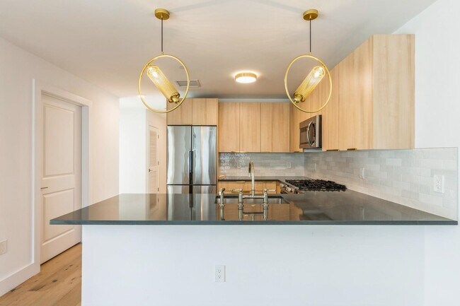 348 Baldwin Ave in Jersey City, NJ - Building Photo - Building Photo