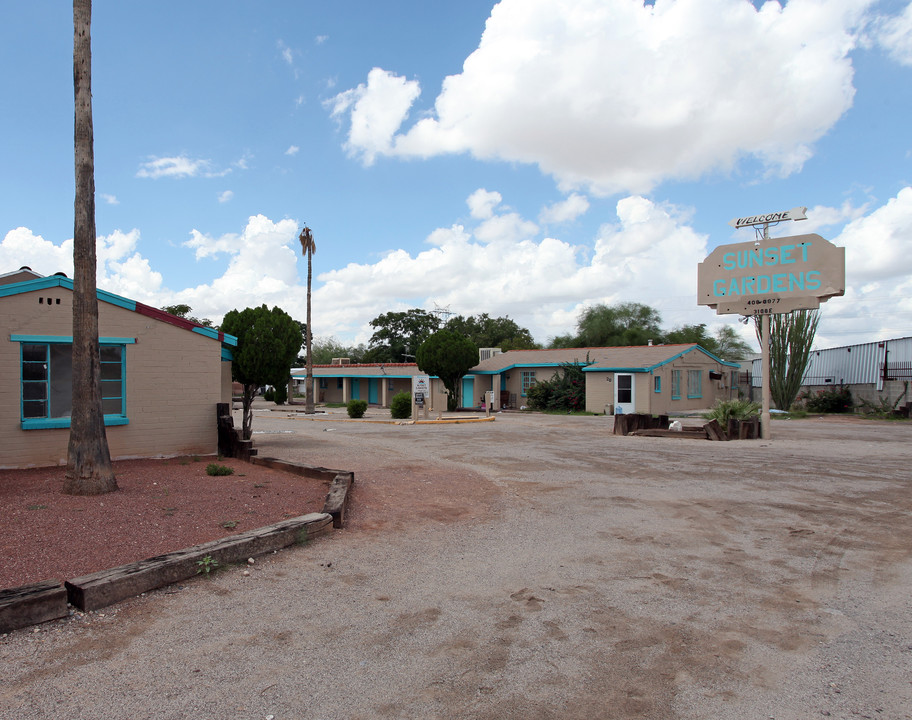 Sunset Gardens in Tucson, AZ - Building Photo