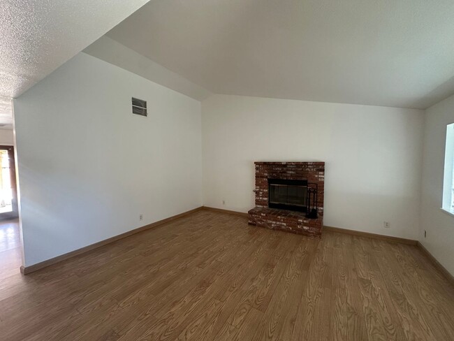 431 S Jacobs Ct in Ridgecrest, CA - Building Photo - Building Photo