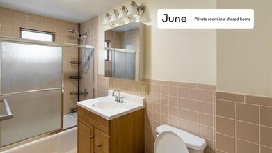 Room in Shared 5 bed/1 bath home, Unit E in Boston, MA - Building Photo - Building Photo