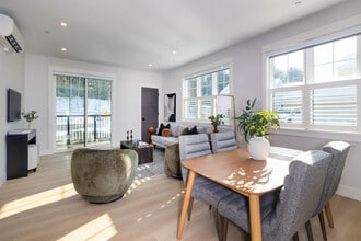 100 Plank in Bedford, MA - Foto de edificio - Interior Photo