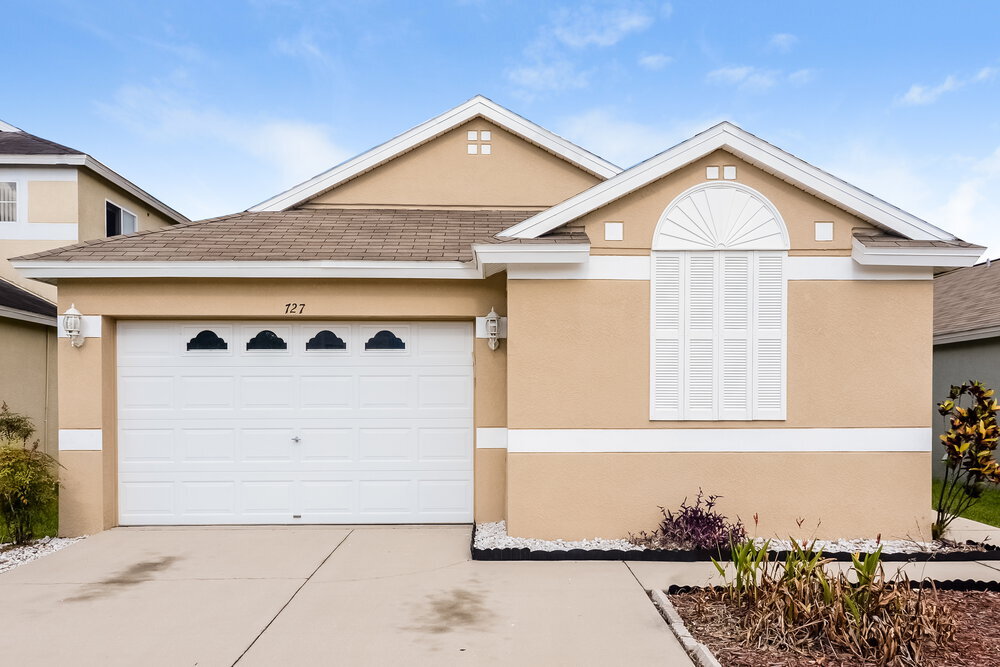 727 Cristelle Jean Dr in Ruskin, FL - Building Photo