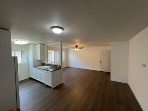 4062 Inglewood Blvd, Unit 202 in Los Angeles, CA - Foto de edificio - Building Photo