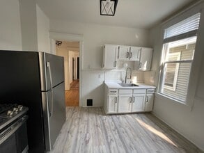 2523 N Murray Ave in Milwaukee, WI - Building Photo - Building Photo