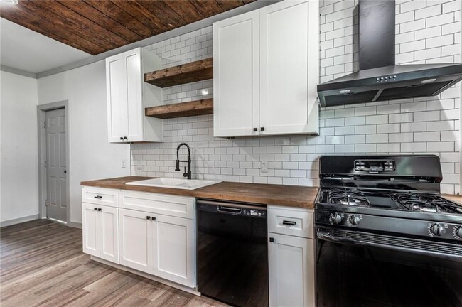 property at 2611 Summer Ave