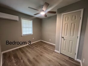 241 Orange St in Mathis, TX - Building Photo - Building Photo